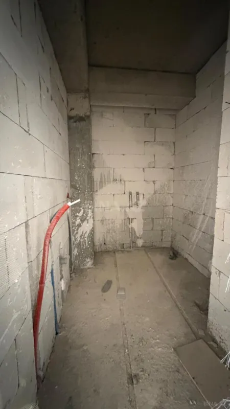 Satılır 4 otaqlı mənzil 151 m²