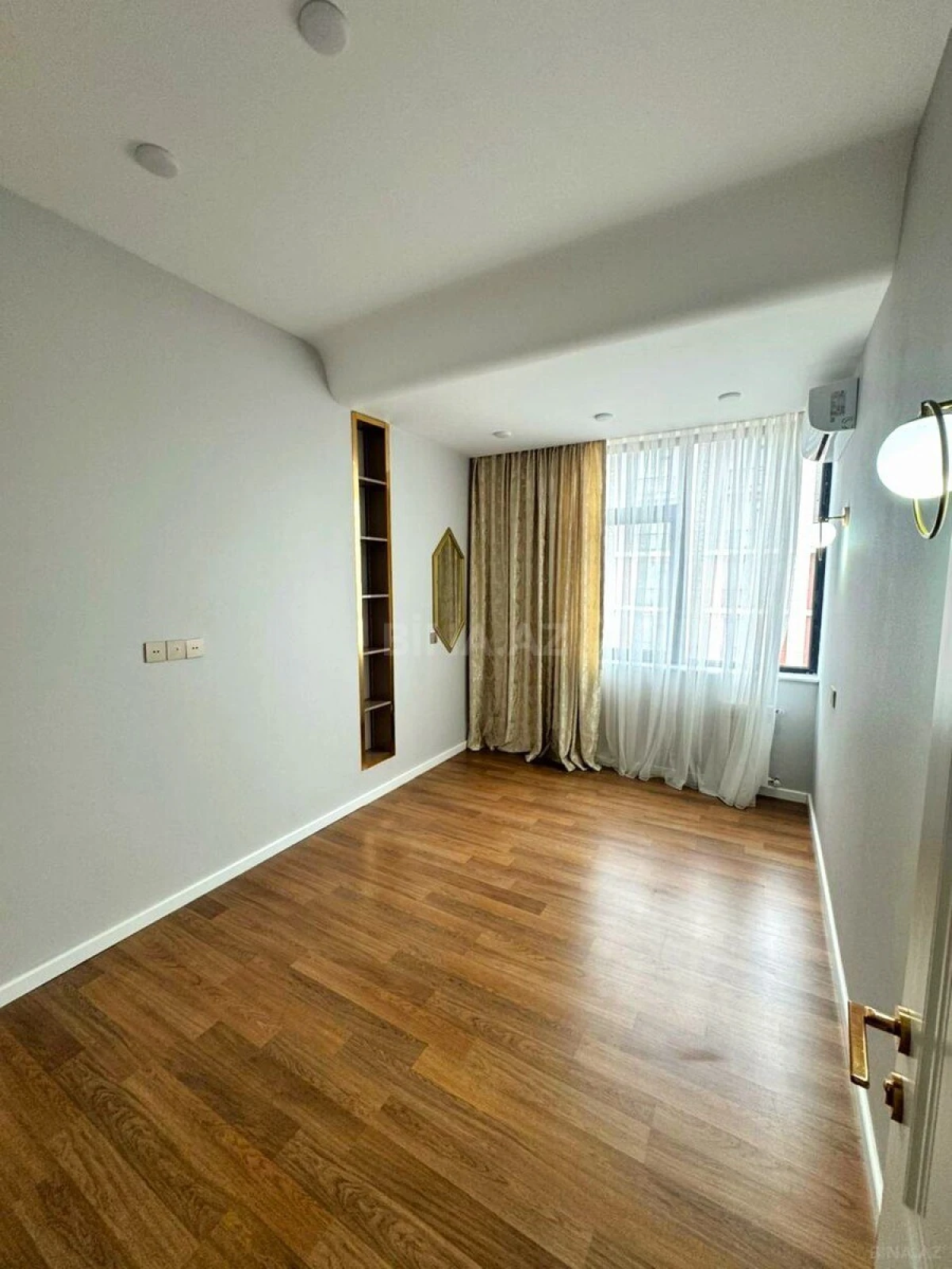 Satılır 2 otaqlı mənzil 55 m²
