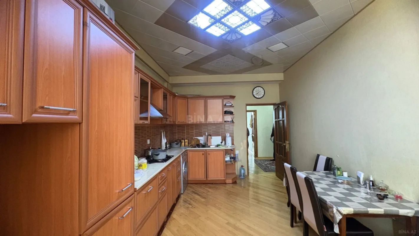 Satılır 3 otaqlı mənzil 127 m²