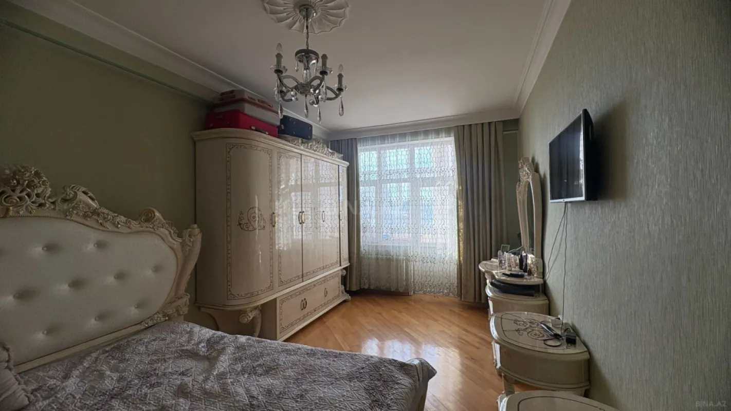 Satılır 3 otaqlı mənzil 127 m²