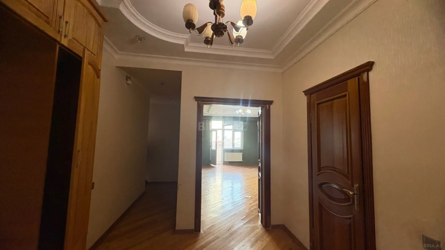 Satılır 3 otaqlı mənzil 127 m²