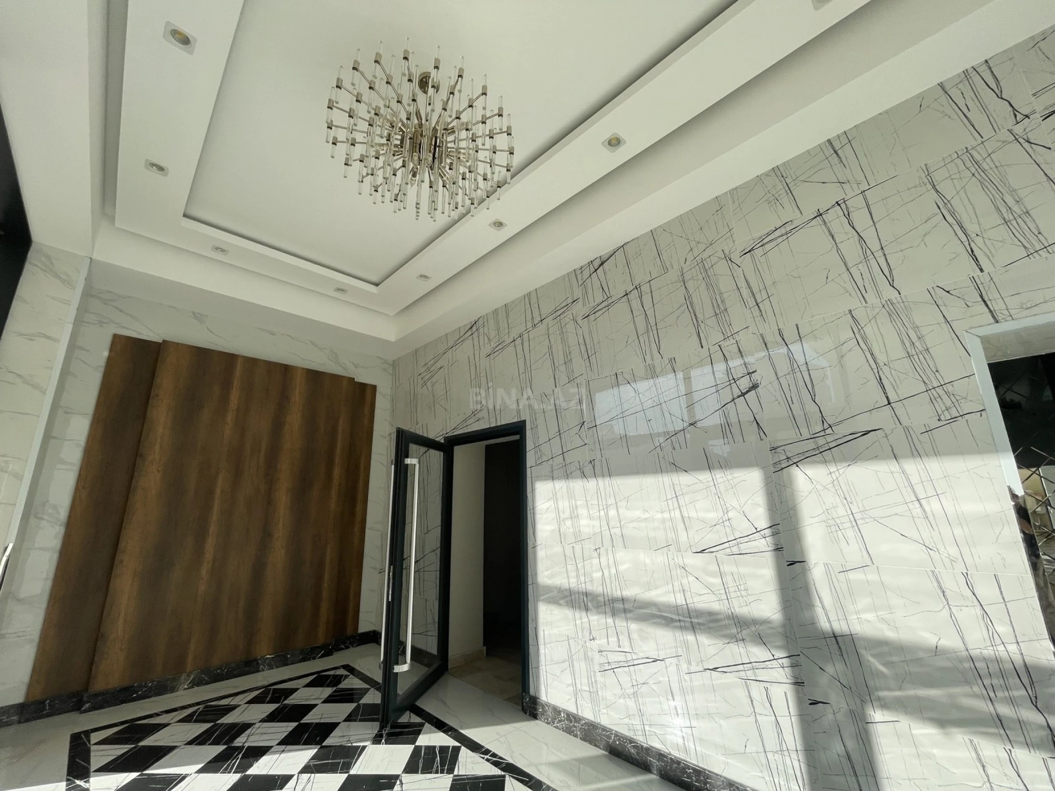Satılır 4 otaqlı mənzil 242 m²