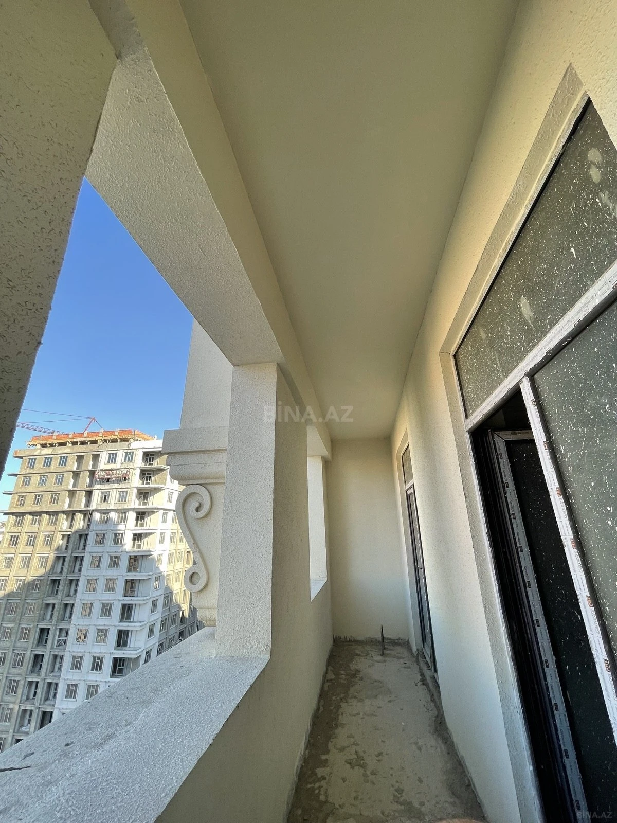 Satılır 4 otaqlı mənzil 242 m²