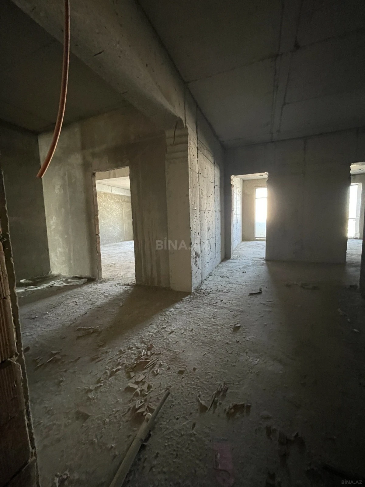 Satılır 4 otaqlı mənzil 242 m²