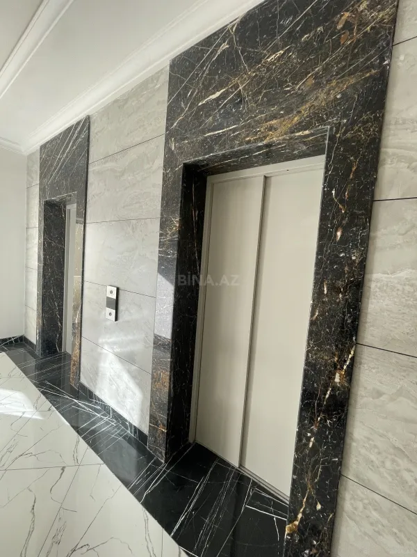 Satılır 4 otaqlı mənzil 242 m²