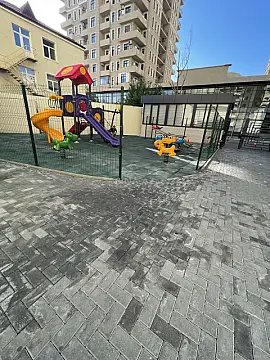 Satılır 4 otaqlı mənzil 242 m²