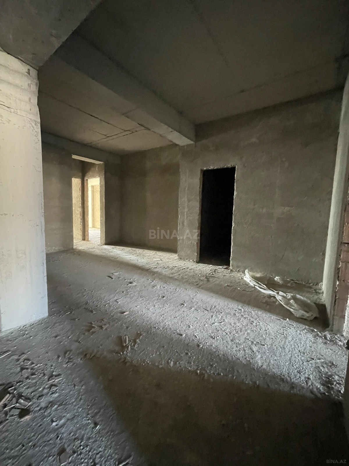 Satılır 4 otaqlı mənzil 242 m²