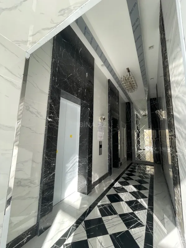 Satılır 4 otaqlı mənzil 242 m²
