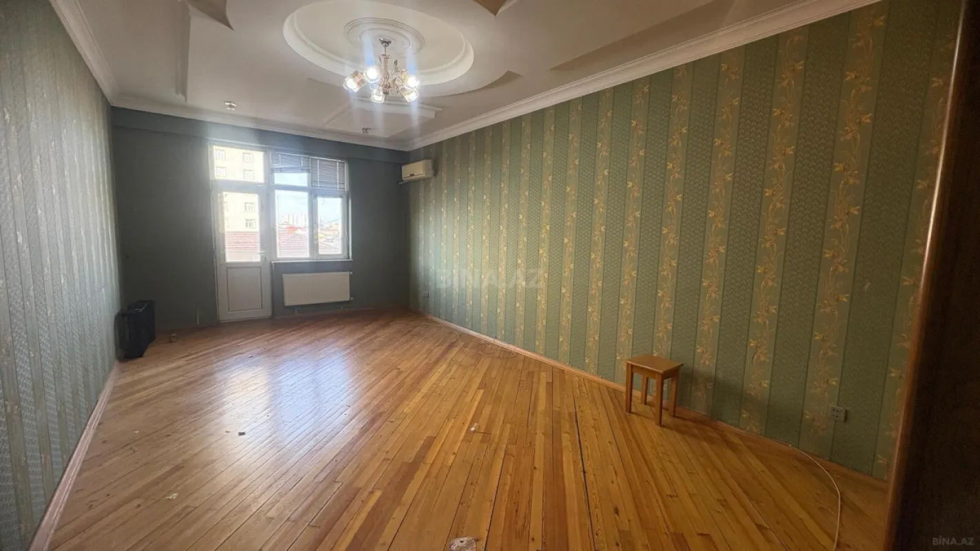 Satılır 3 otaqlı mənzil 122 m²
