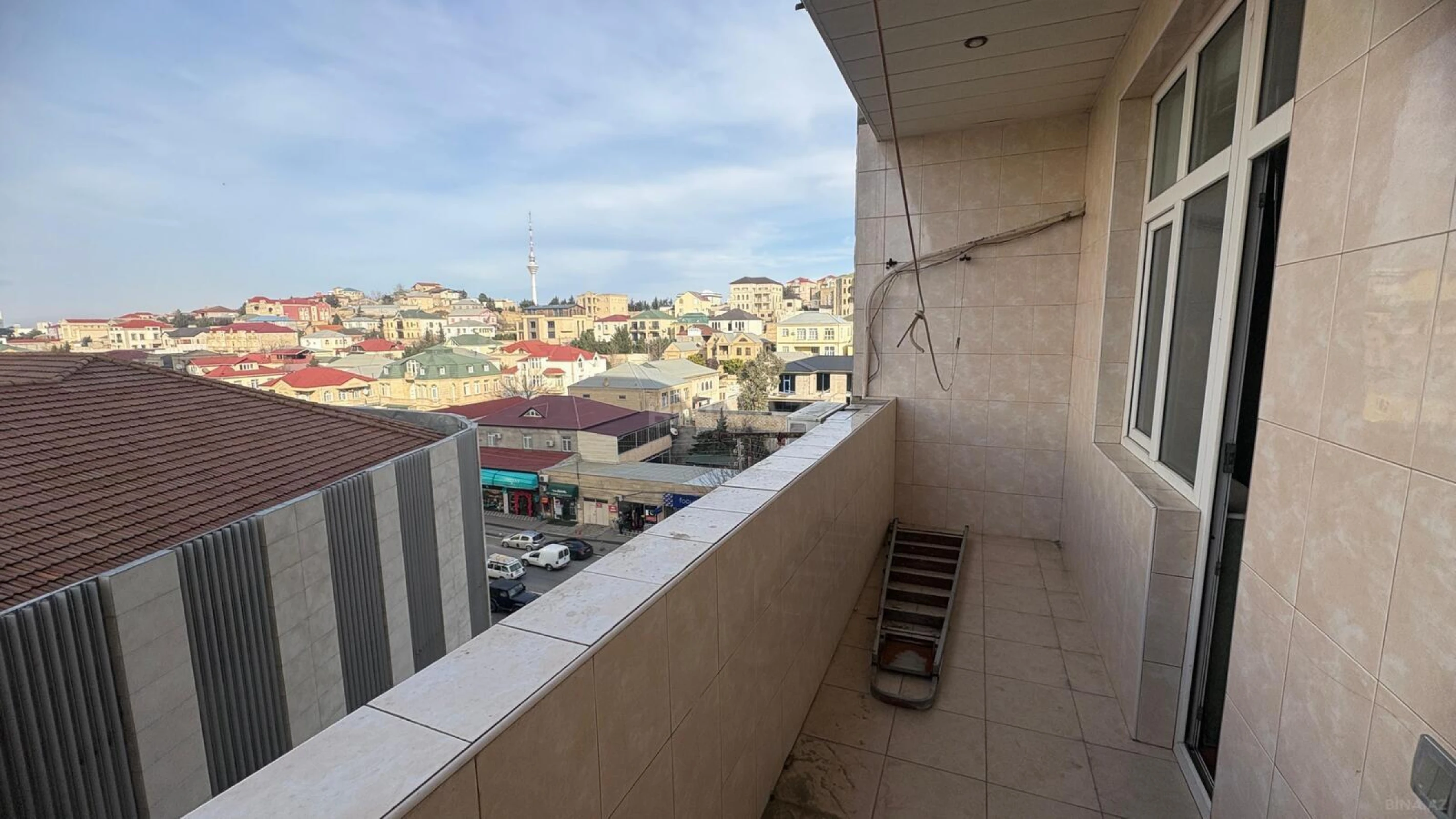 Satılır 3 otaqlı mənzil 122 m²