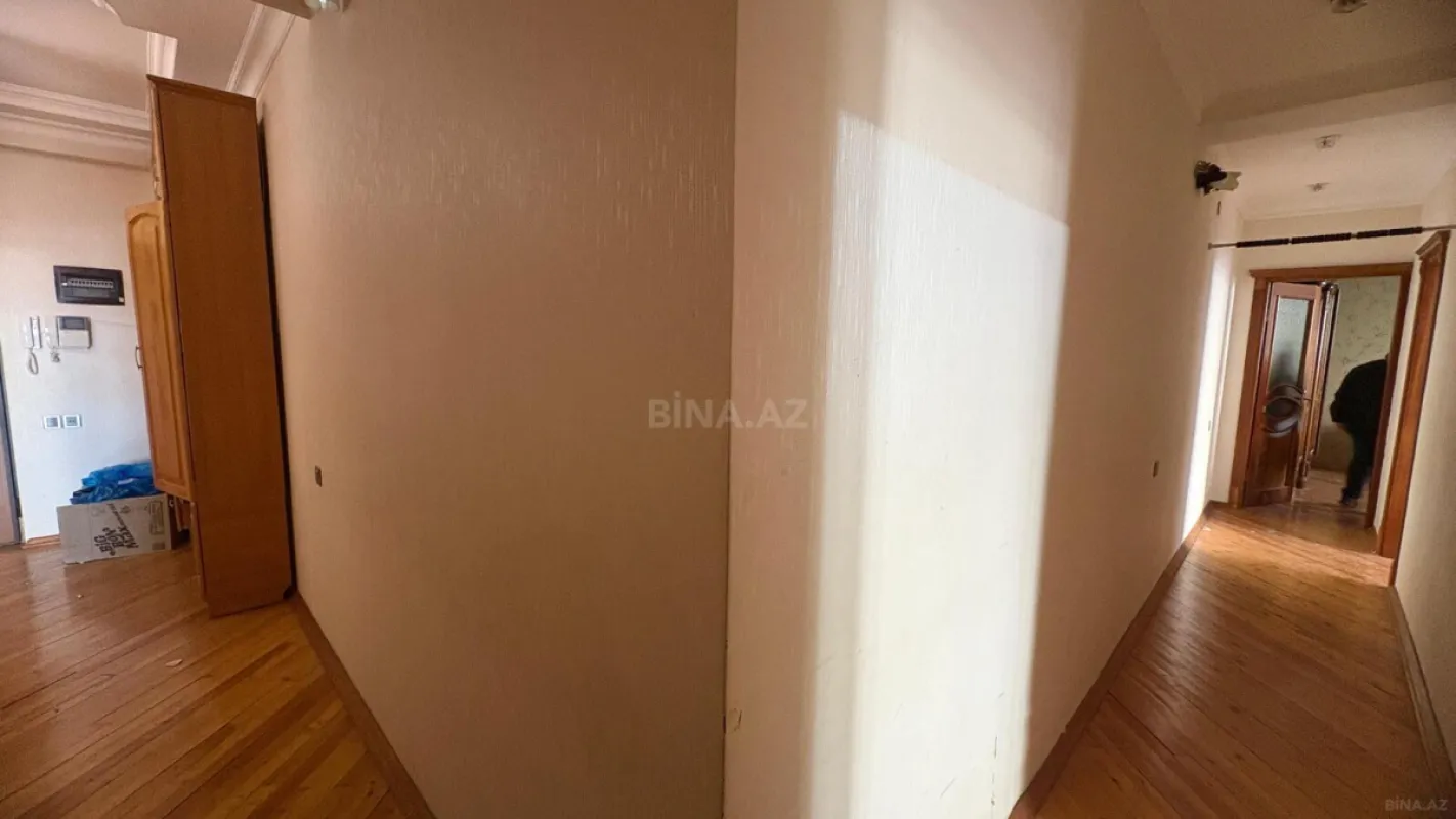Satılır 3 otaqlı mənzil 122 m²