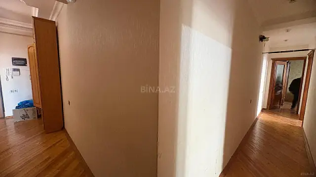 Satılır 3 otaqlı mənzil 122 m²