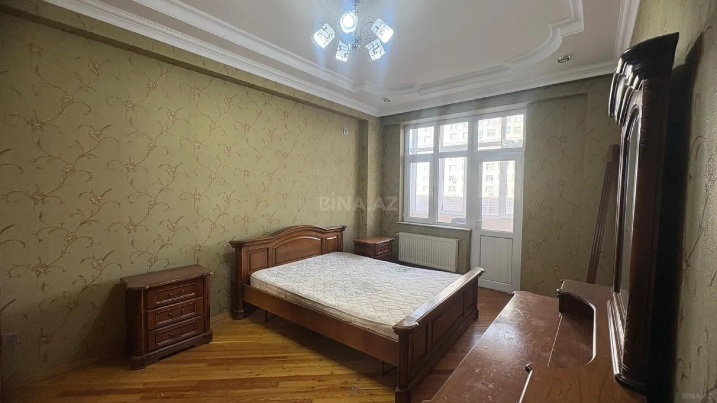 Satılır 3 otaqlı mənzil 122 m²
