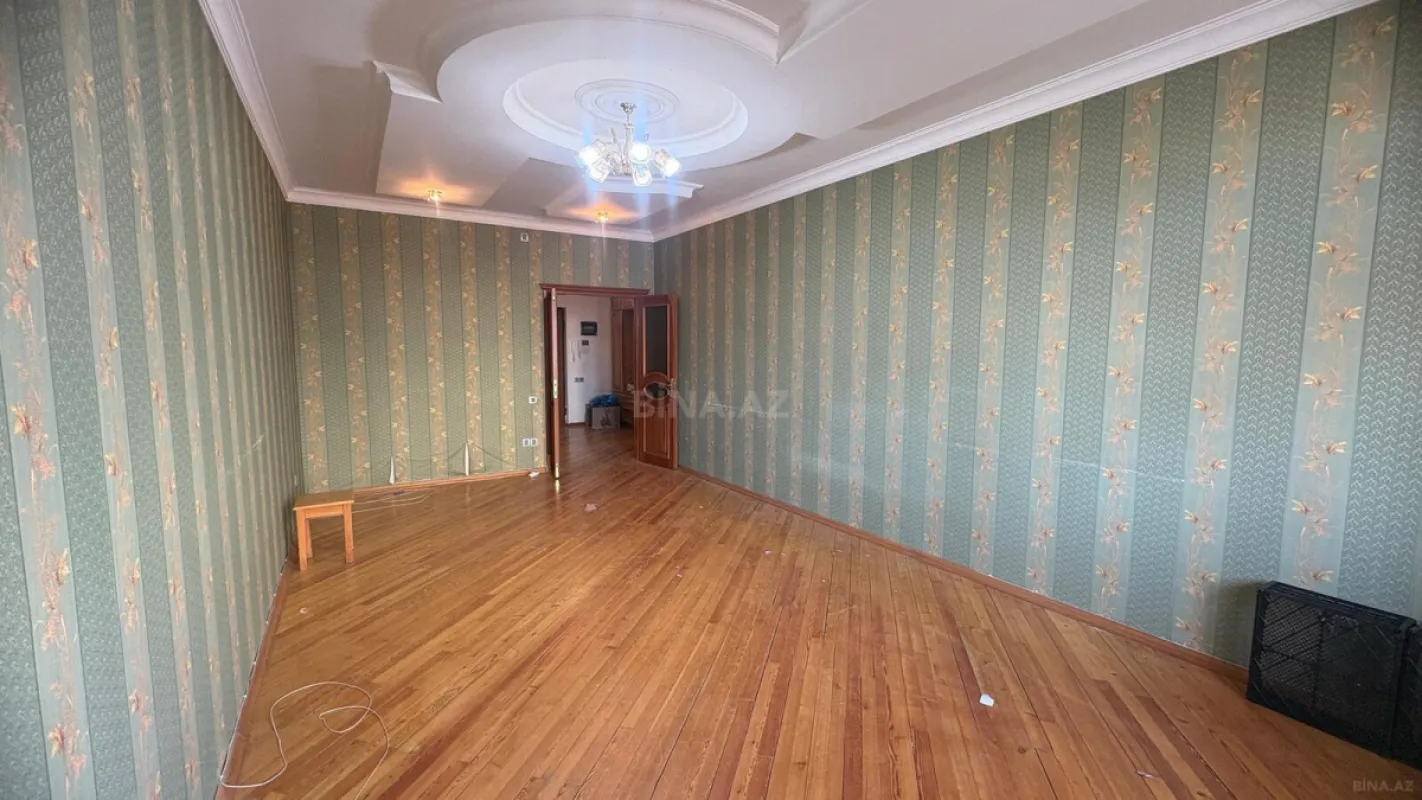 Satılır 3 otaqlı mənzil 122 m²