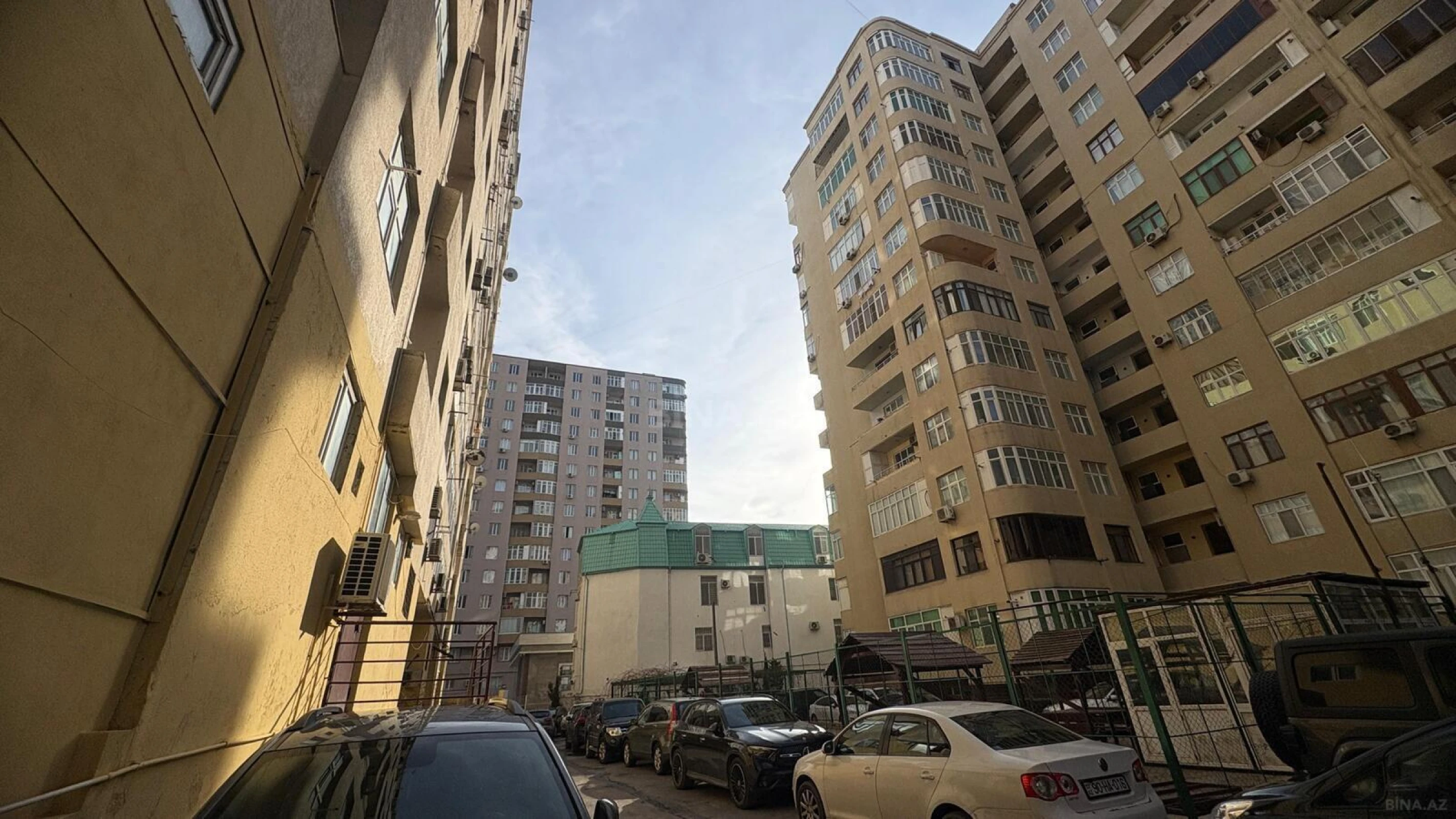 Satılır 3 otaqlı mənzil 122 m²