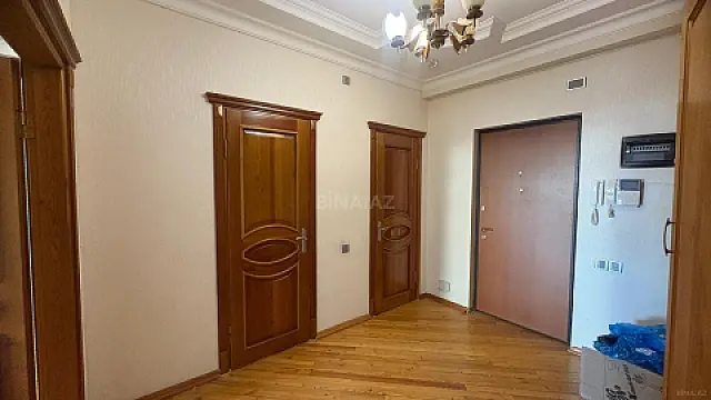 Satılır 3 otaqlı mənzil 122 m²