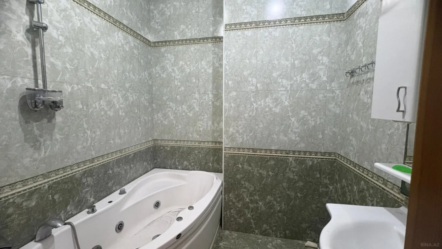 Satılır 3 otaqlı mənzil 122 m²