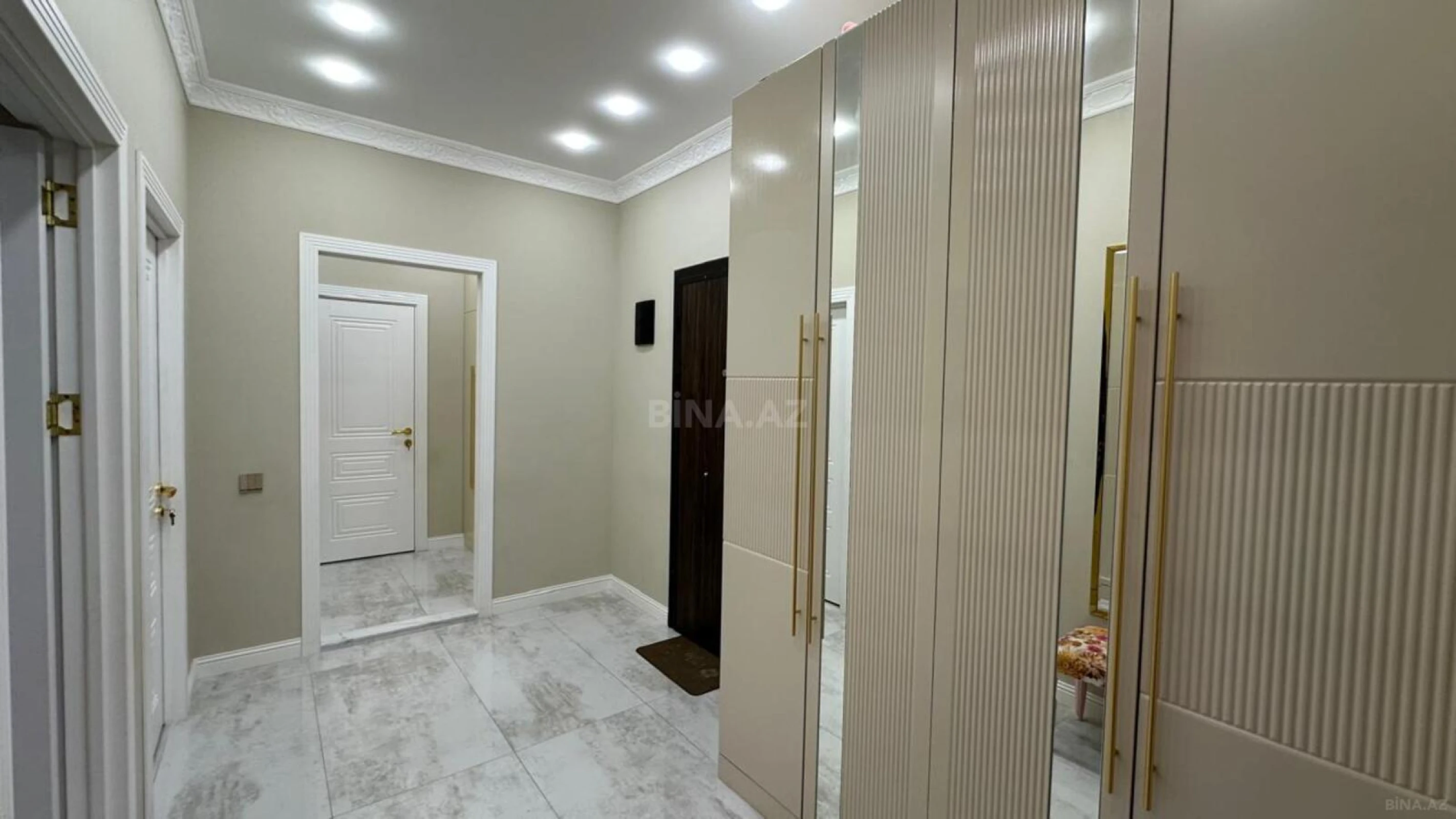 Satılır 2 otaqlı mənzil 85 m²