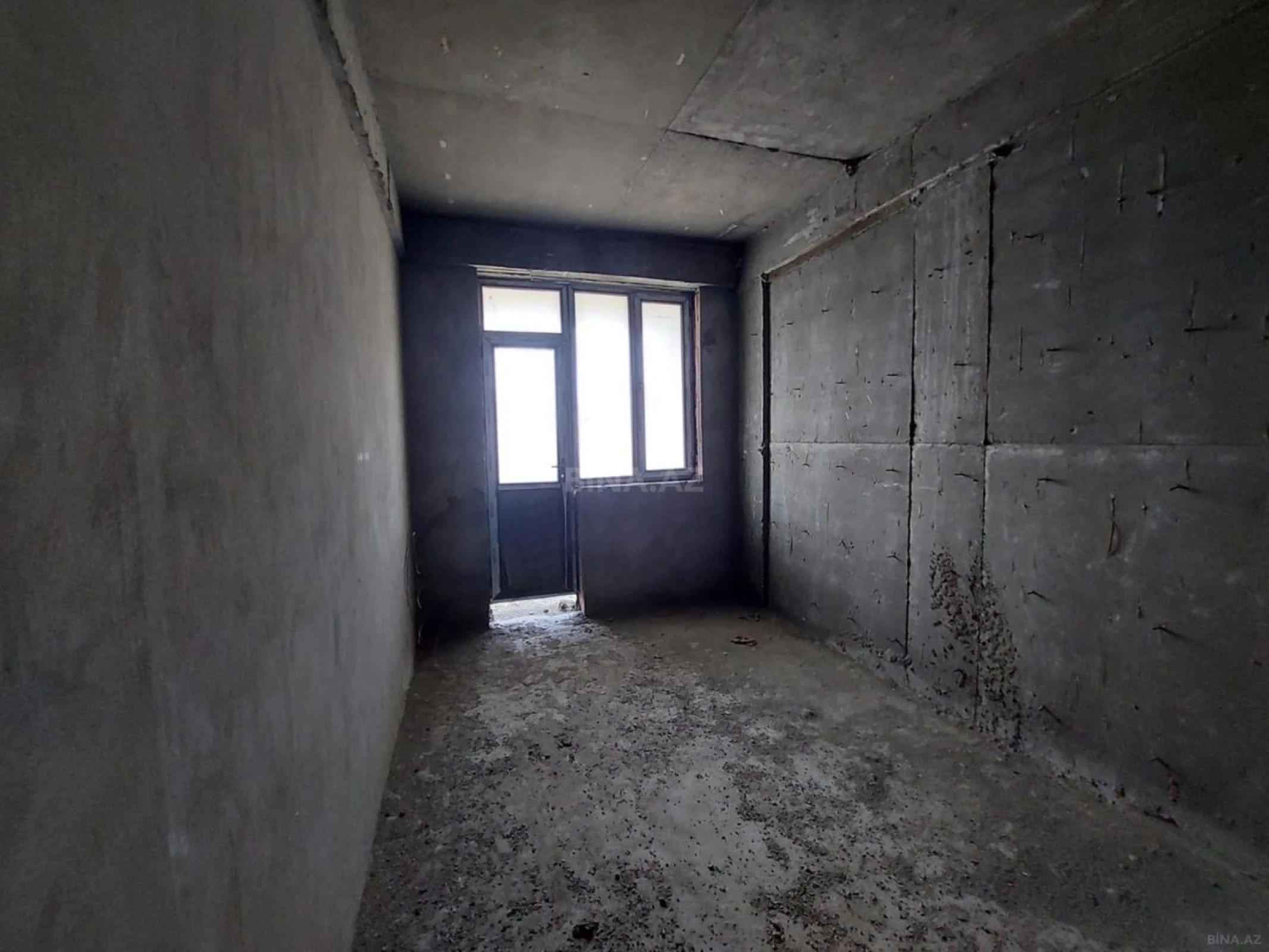 Satılır 4 otaqlı mənzil 157 m²