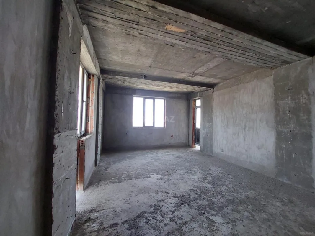 Satılır 4 otaqlı mənzil 157 m²