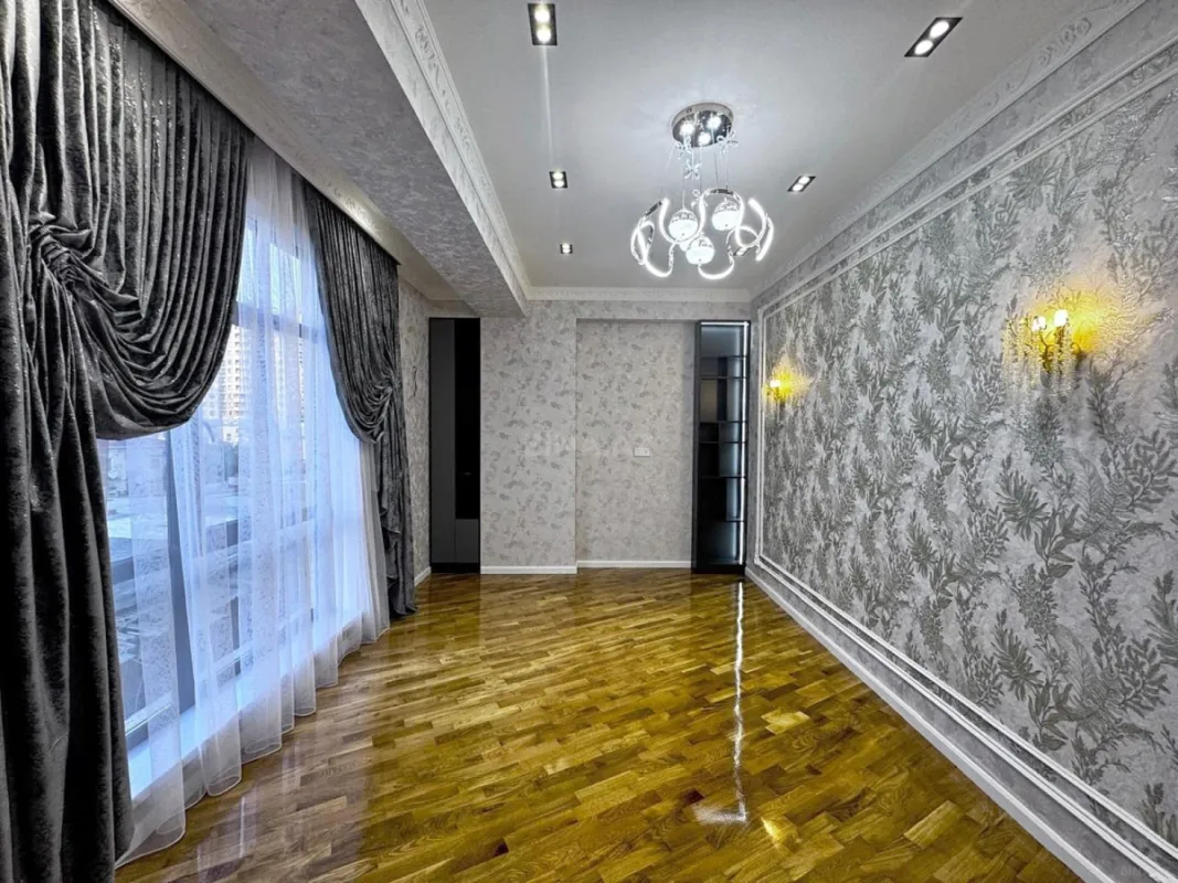 Satılır 2 otaqlı mənzil 77 m²