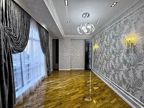 Satılır 2 otaqlı mənzil 77 m²