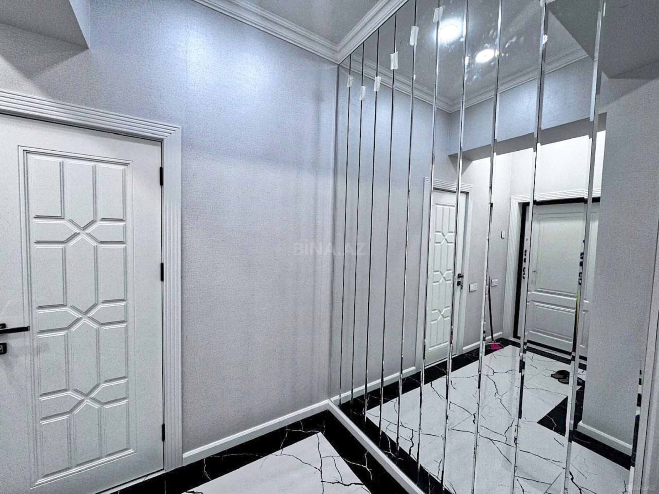 Satılır 2 otaqlı mənzil 77 m²