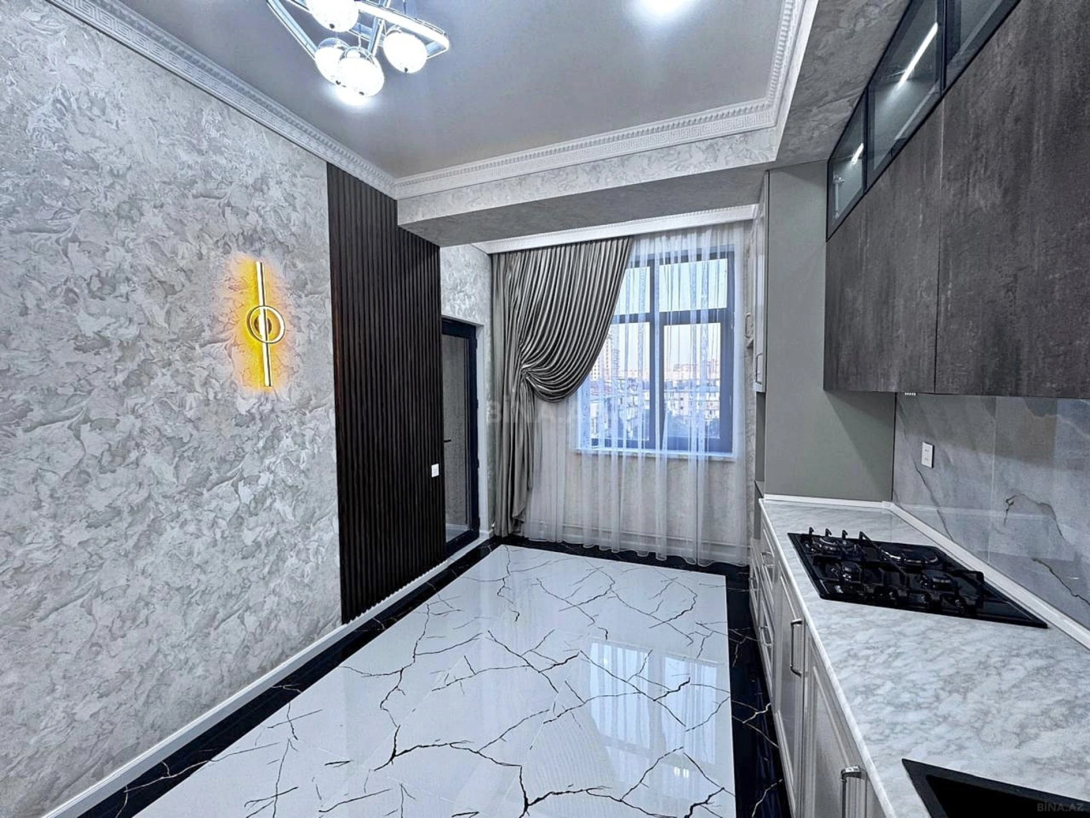 Satılır 2 otaqlı mənzil 77 m²