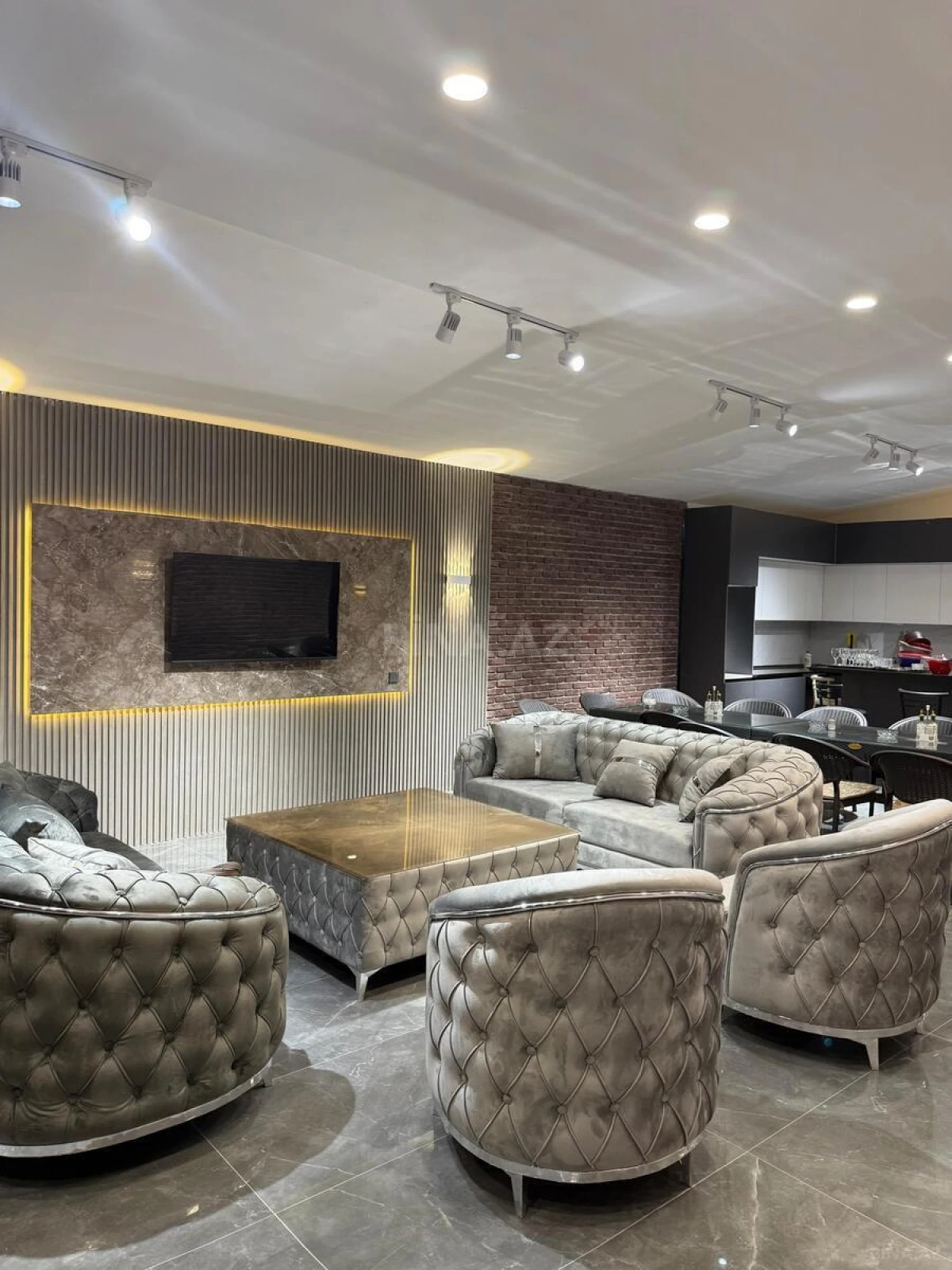 Kirayə verilir 6 otaqlı həyət evi 250 m²