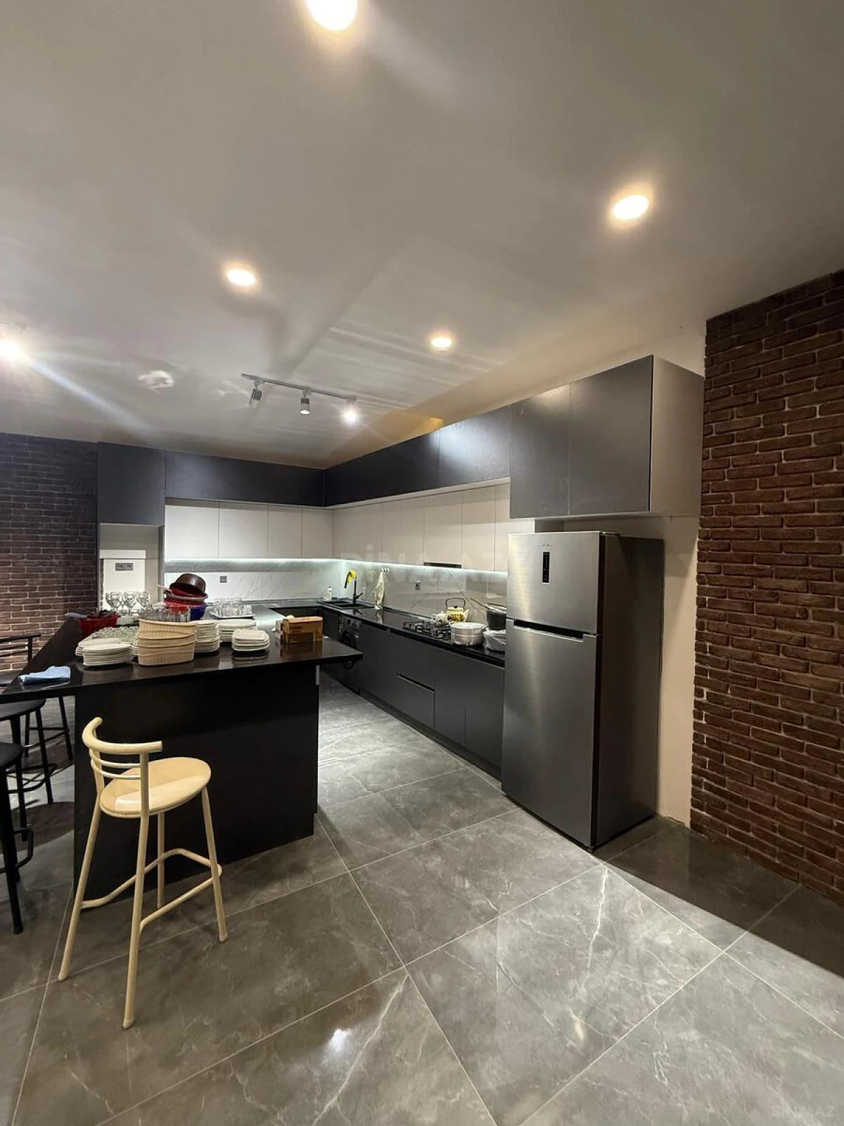 Kirayə verilir 6 otaqlı həyət evi 250 m²