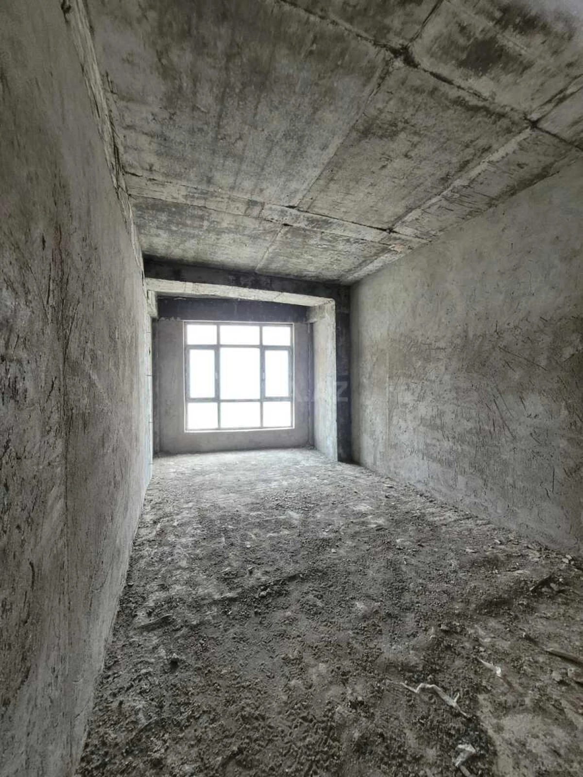 Satılır 4 otaqlı mənzil 176.5 m²