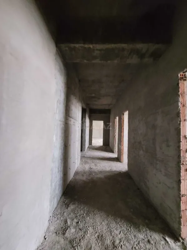 Satılır 4 otaqlı mənzil 176.5 m²