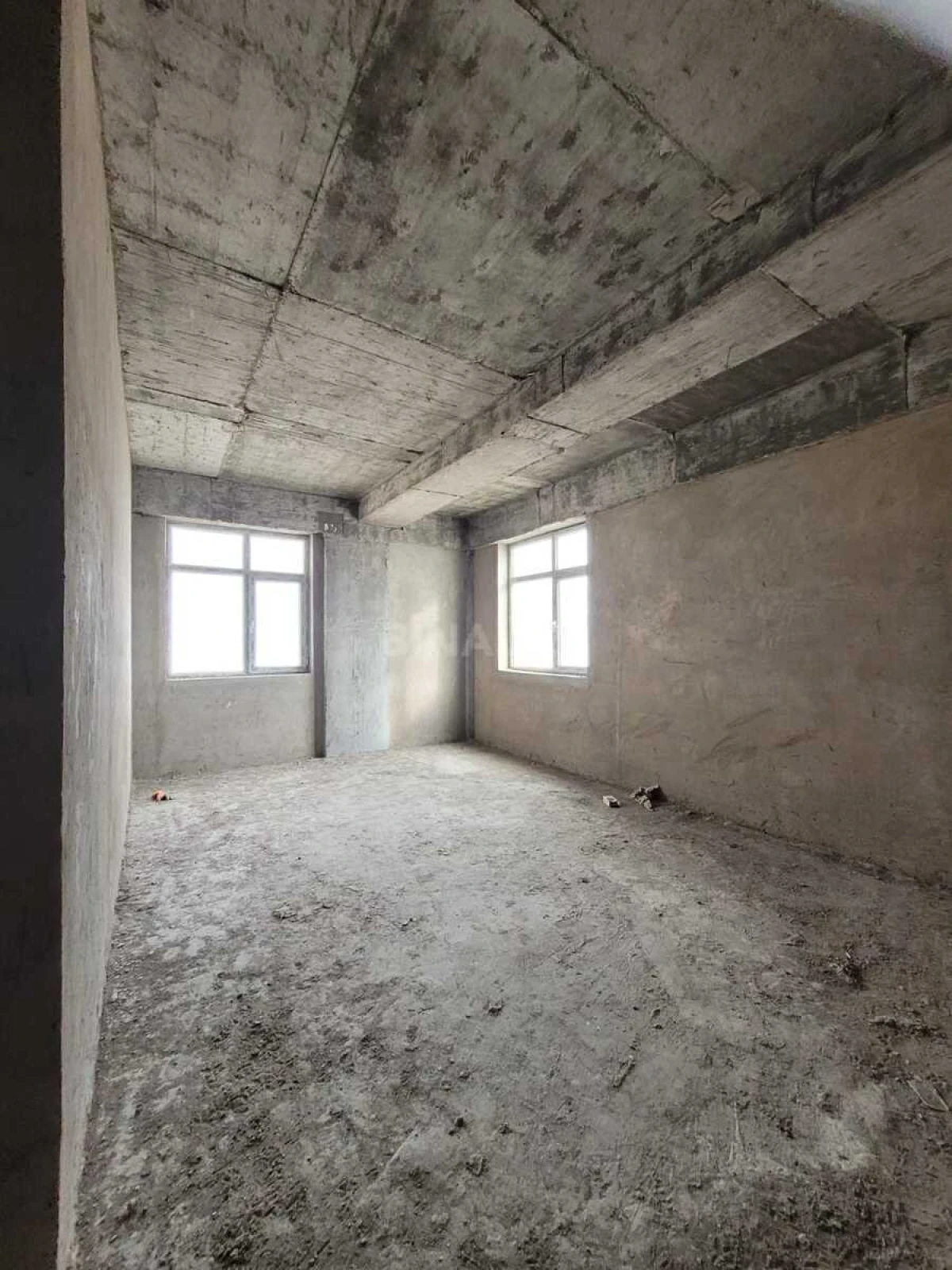 Satılır 4 otaqlı mənzil 176.5 m²