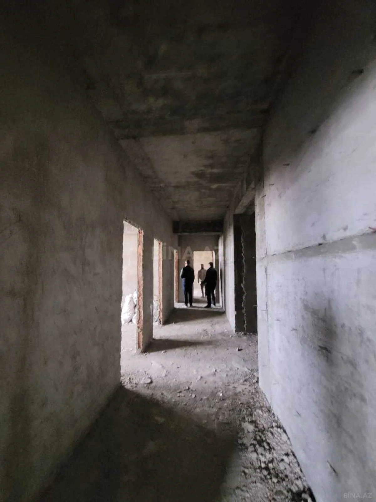 Satılır 4 otaqlı mənzil 176.5 m²