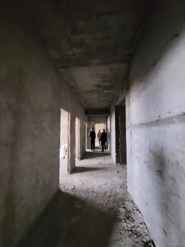 Satılır 4 otaqlı mənzil 176.5 m²