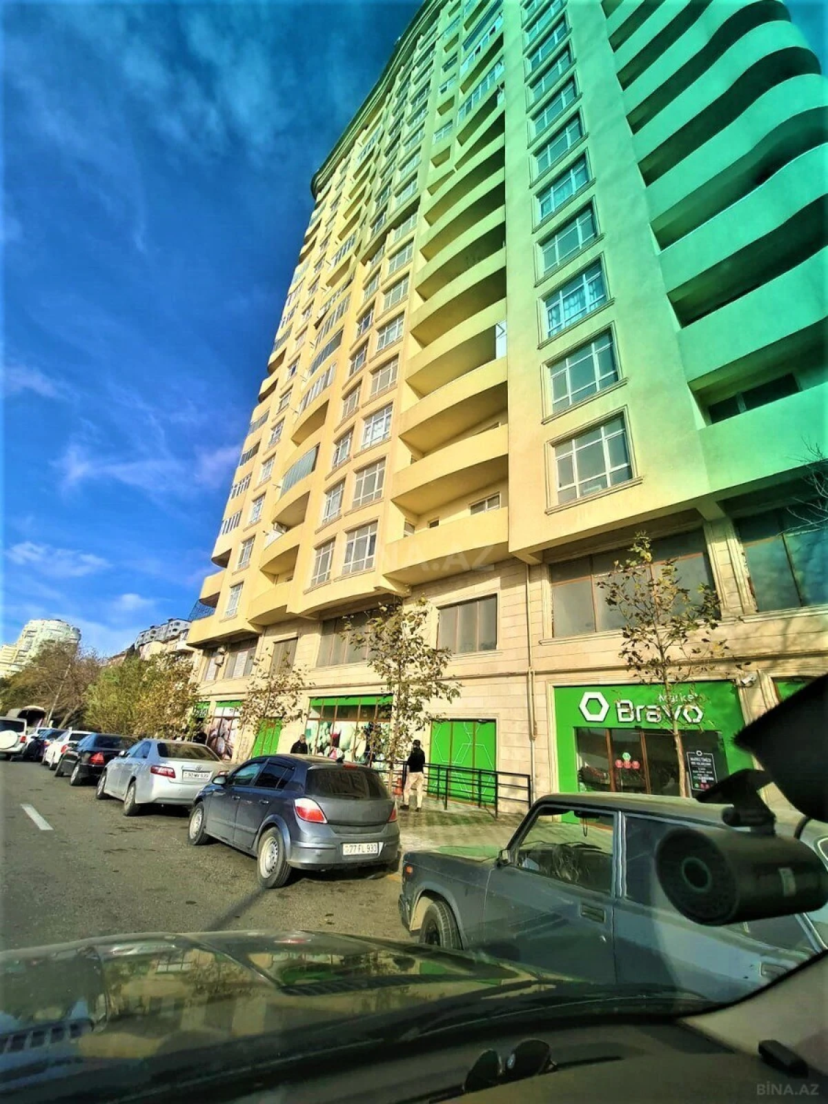 Satılır 4 otaqlı mənzil 176.5 m²