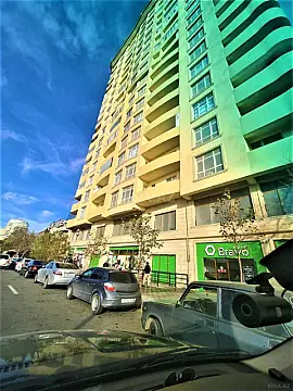Satılır 4 otaqlı mənzil 176.5 m²