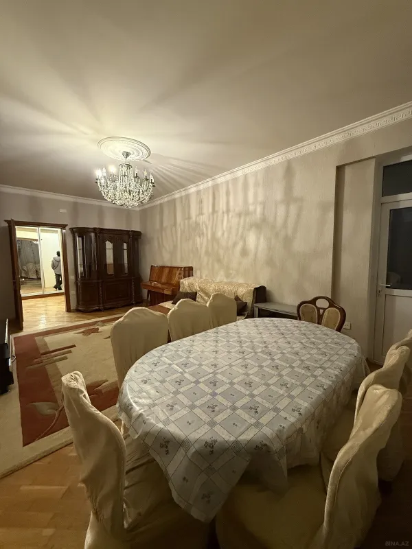 Kirayə verilir 3 otaqlı mənzil 120 m²
