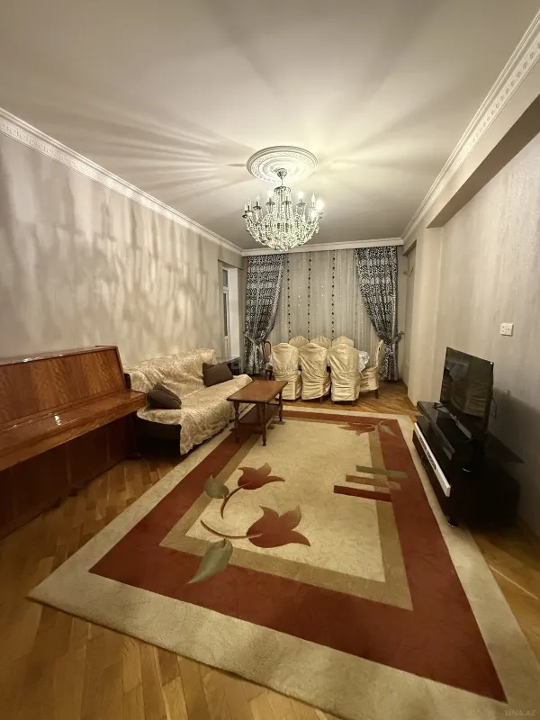 Kirayə verilir 3 otaqlı mənzil 120 m²