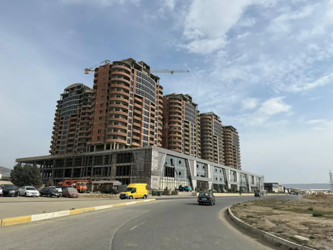 Satılır 2 otaqlı mənzil 78 m²