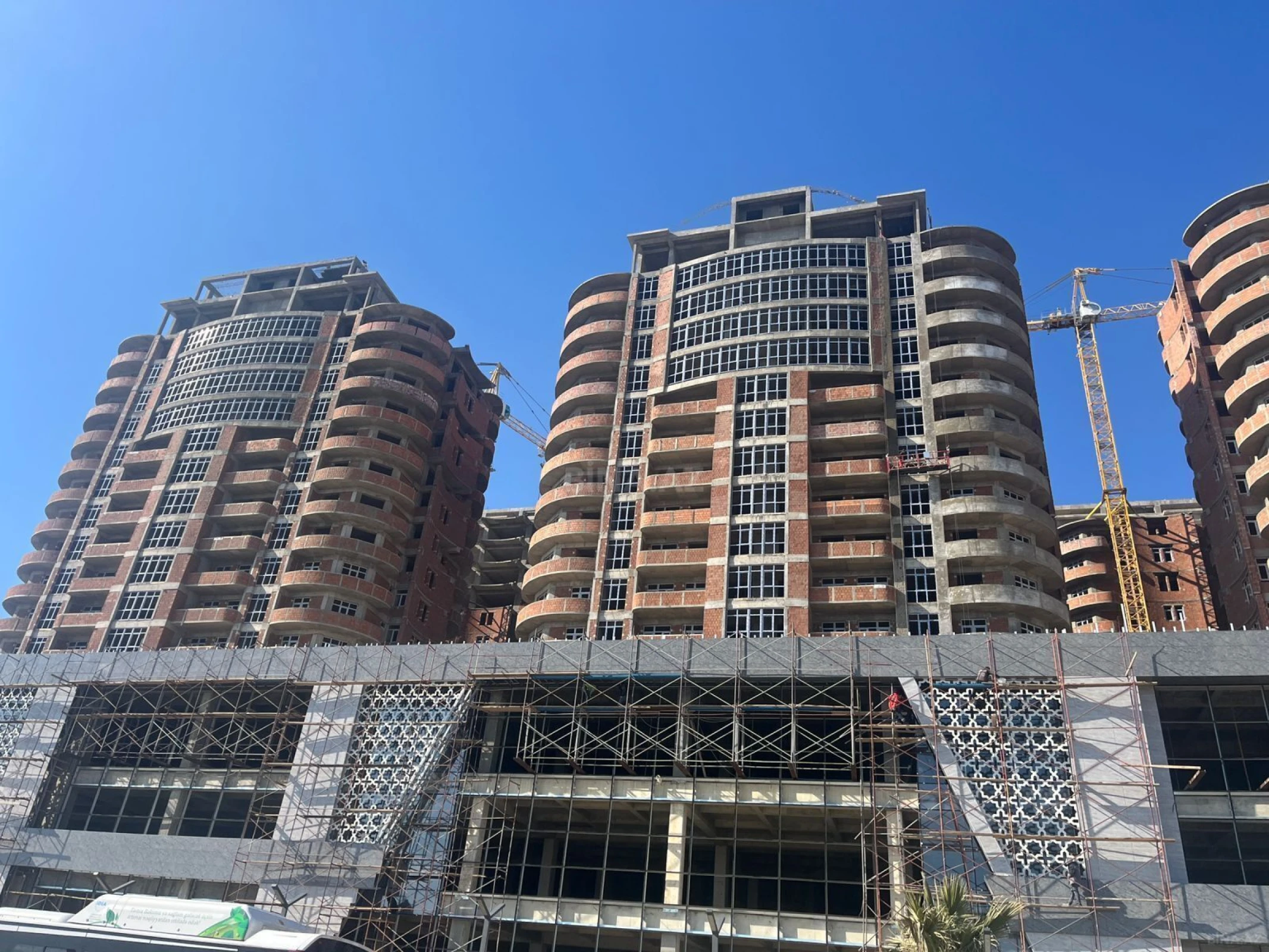 Satılır 2 otaqlı mənzil 78 m²