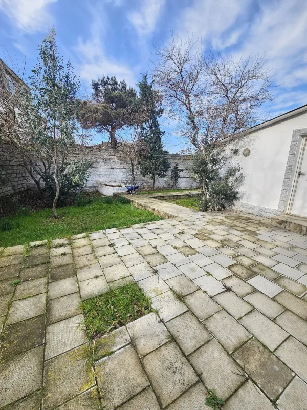 Satılır 4 otaqlı həyət evi 100 m²