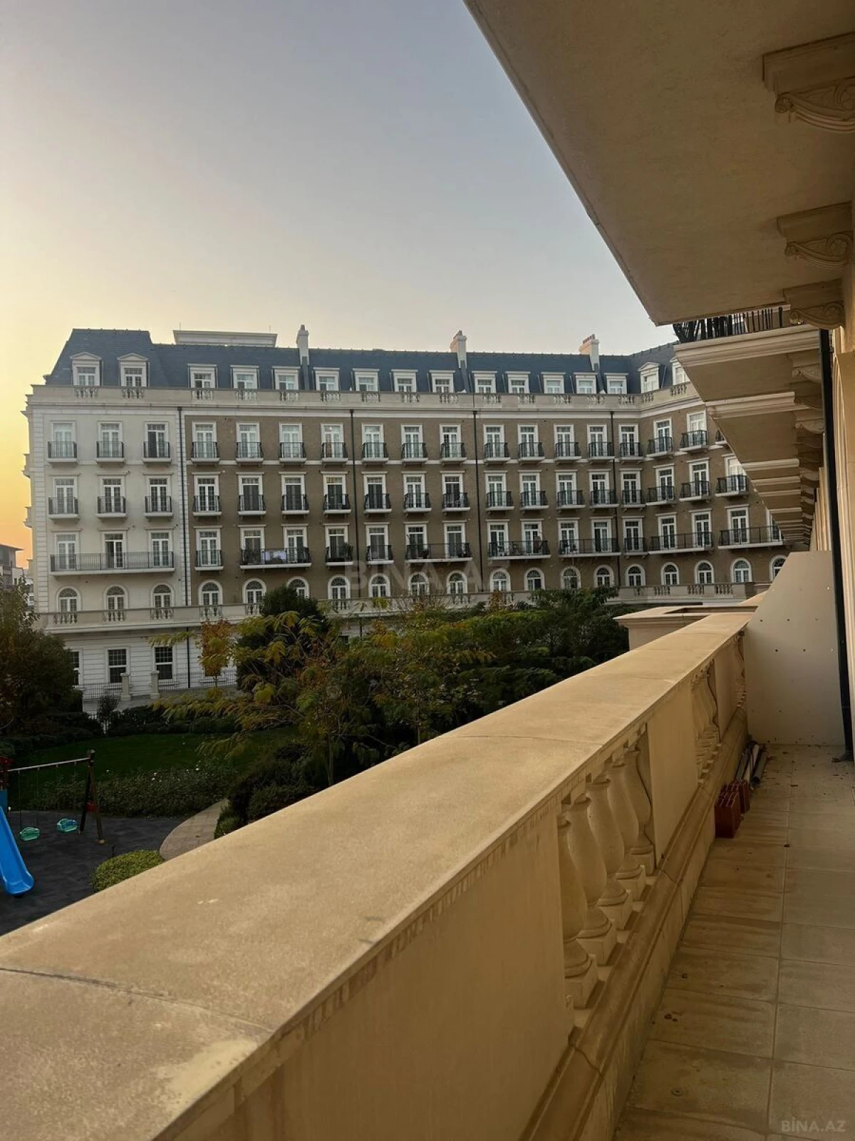 Satılır 3 otaqlı mənzil 92.7 m²