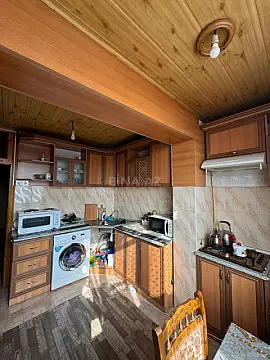 Satılır 5 otaqlı mənzil 130 m²