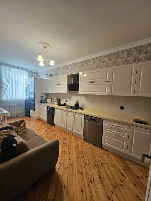 Satılır 6 otaqlı həyət evi 200 m²