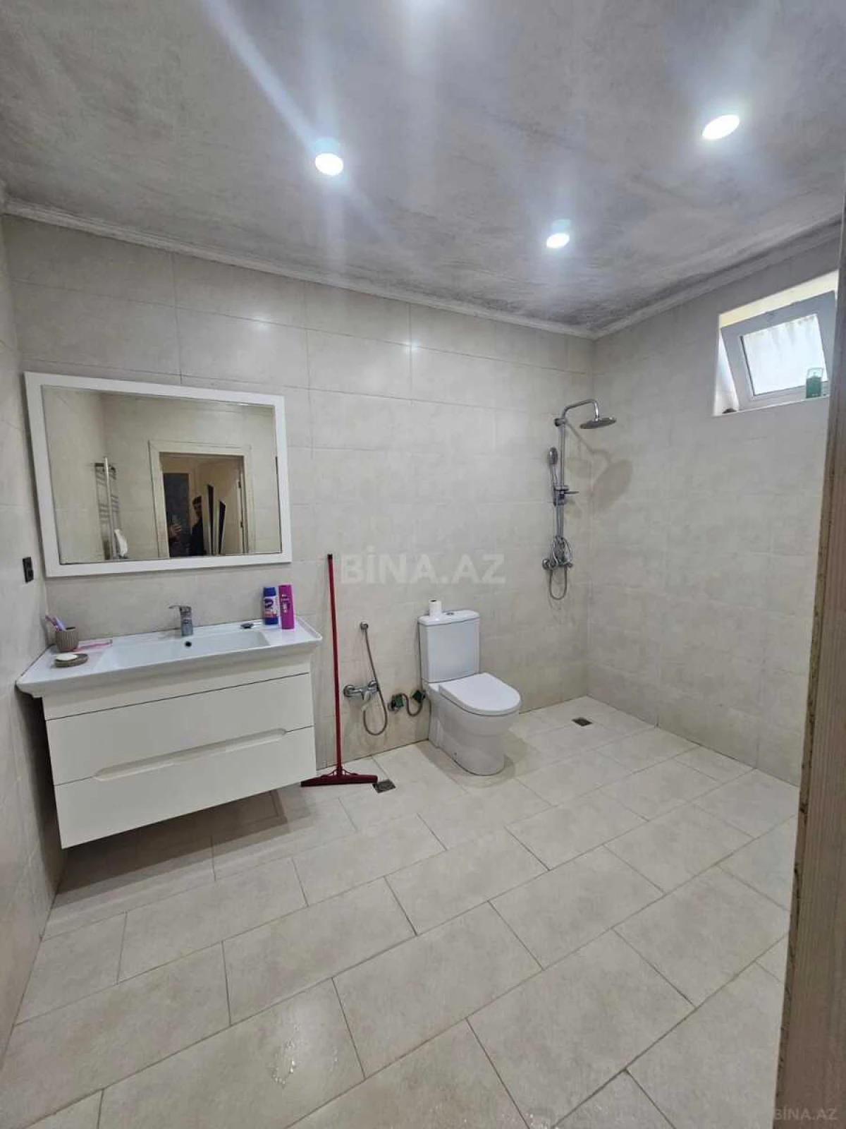 Satılır 6 otaqlı həyət evi 200 m²