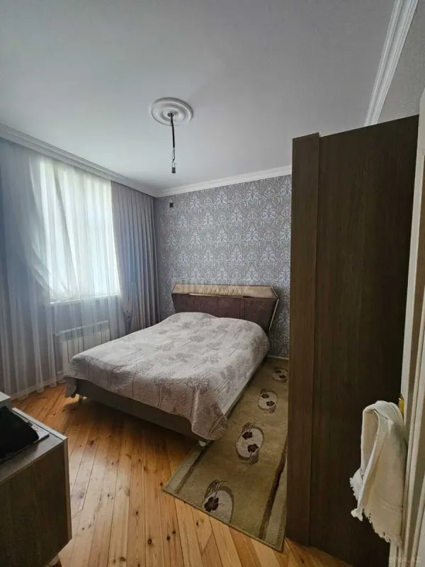 Satılır 6 otaqlı həyət evi 200 m²