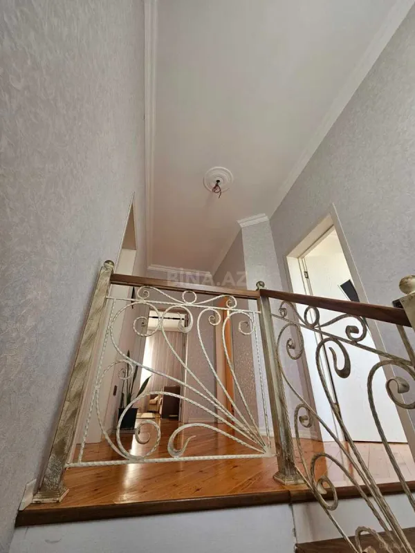 Satılır 6 otaqlı həyət evi 200 m²