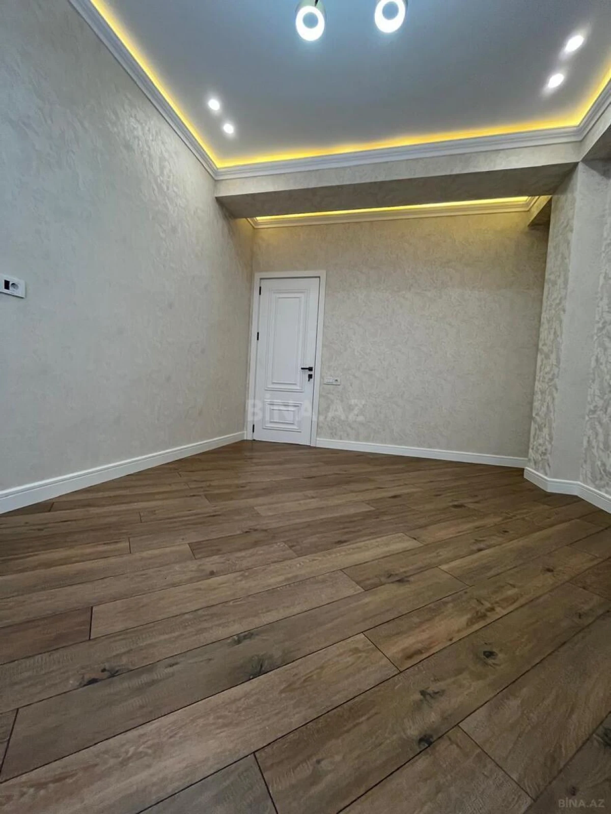 Satılır 2 otaqlı mənzil 72 m²