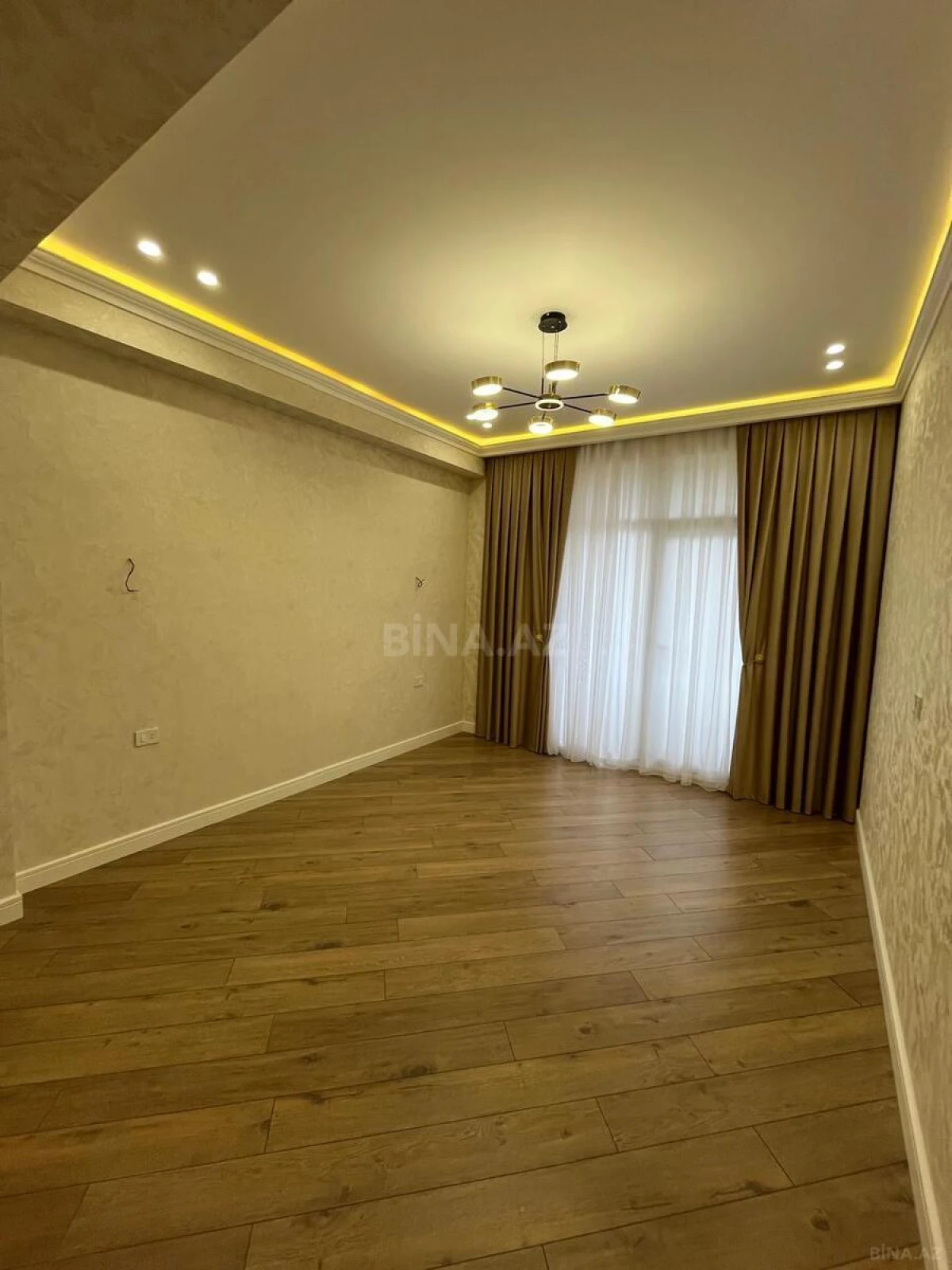 Satılır 2 otaqlı mənzil 72 m²